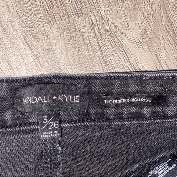 Kendall & Kylie Denim Shorts Size 26 - Picture 4 of 6